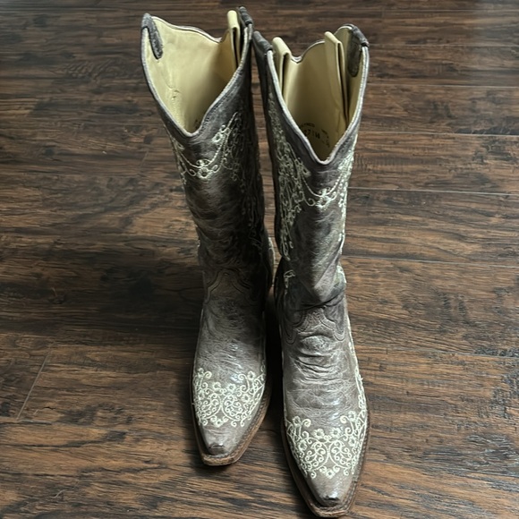 Corral distressed brown embroidered boots 👢 snip toe - Picture 6 of 14